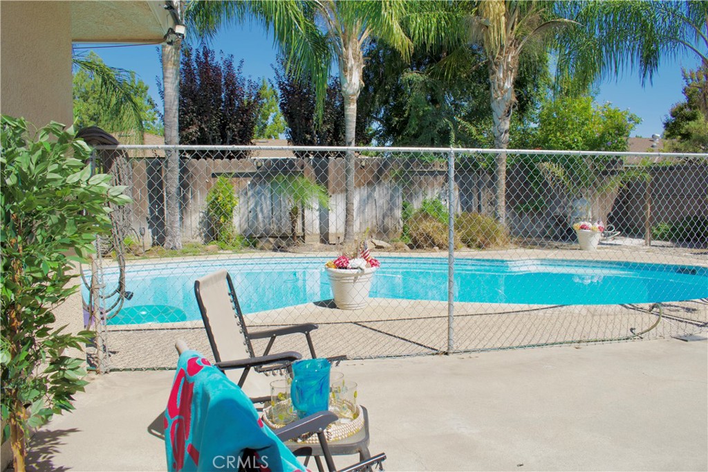 6548 N Callisch Ave, Fresno, CA 93710