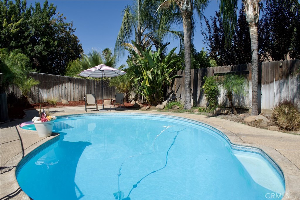 6548 N Callisch Ave, Fresno, CA 93710