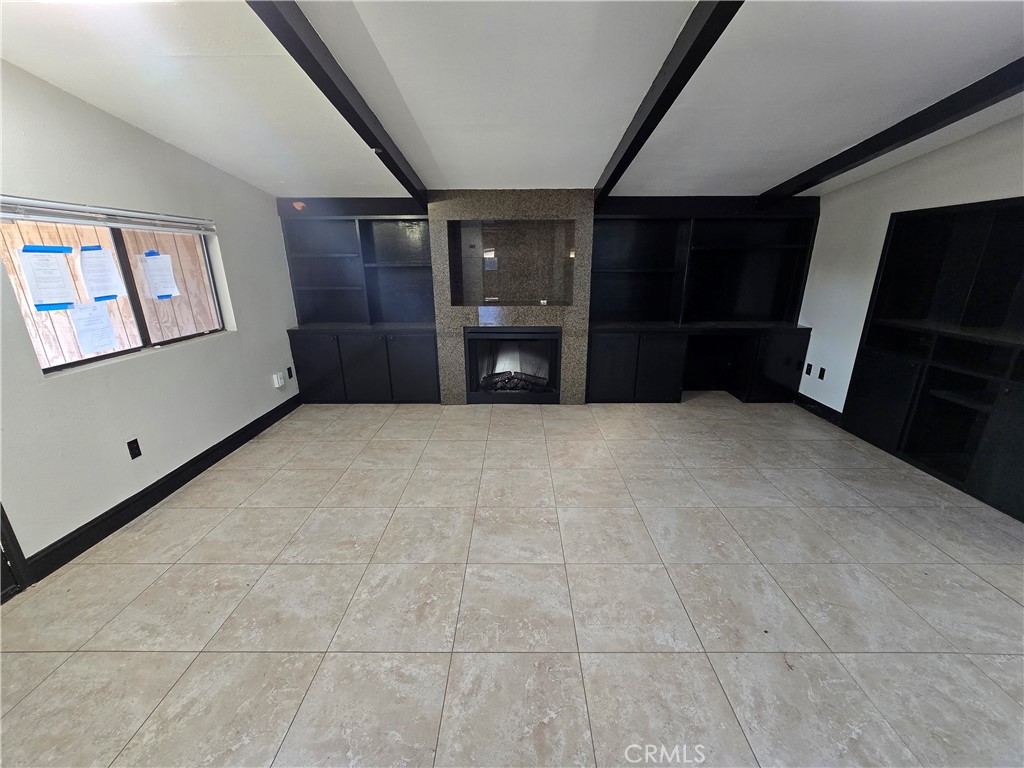 6569 N College Ave, Fresno, CA 93704