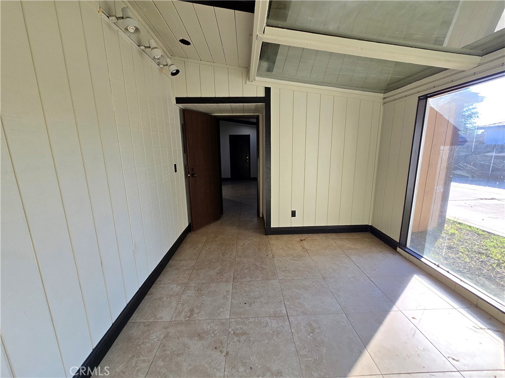 6569 N College Ave, Fresno, CA 93704