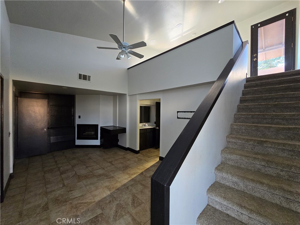 6569 N College Ave, Fresno, CA 93704