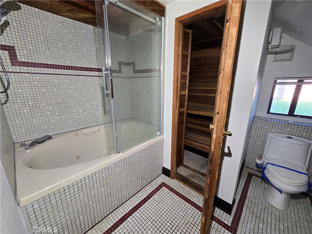 6569 N College Ave, Fresno, CA 93704