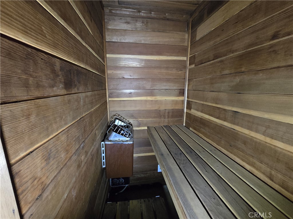 6569 N College Ave, Fresno, CA 93704