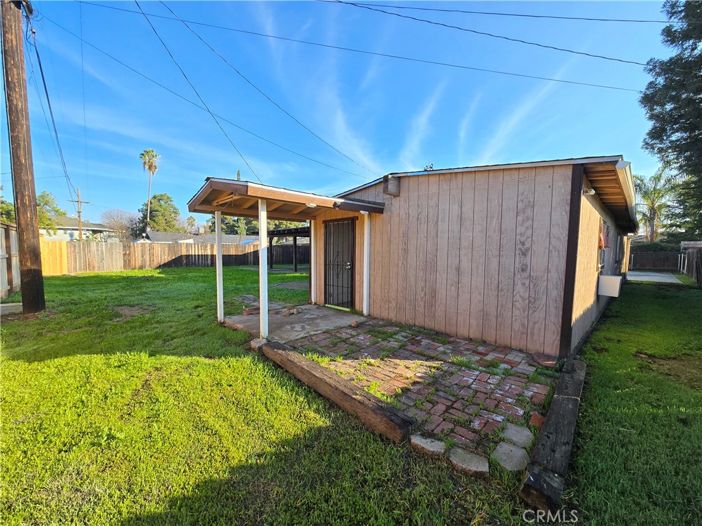 6569 N College Ave, Fresno, CA 93704