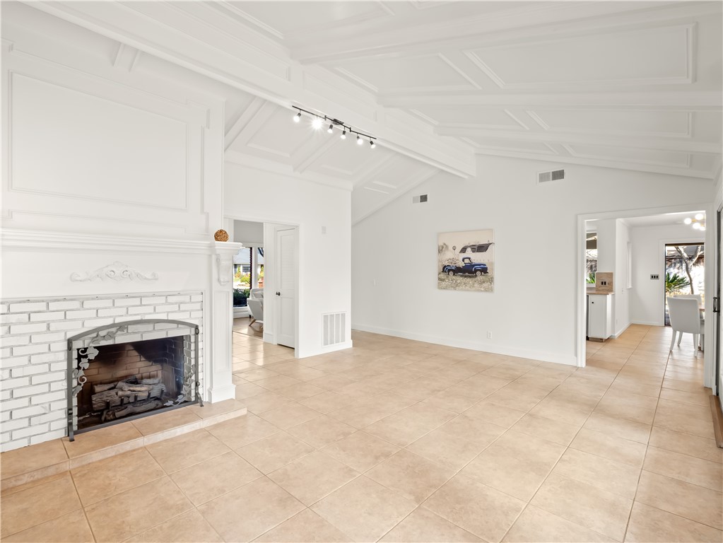 2527 W San Madele, Fresno, CA 93711