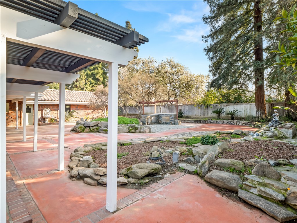 2527 W San Madele, Fresno, CA 93711