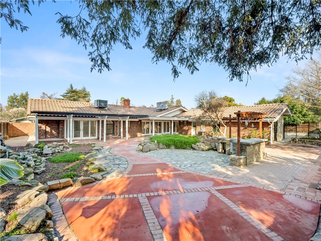 2527 W San Madele, Fresno, CA 93711