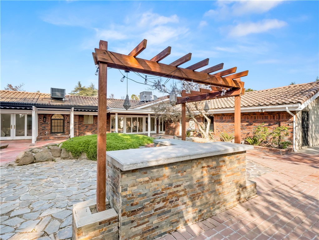 2527 W San Madele, Fresno, CA 93711