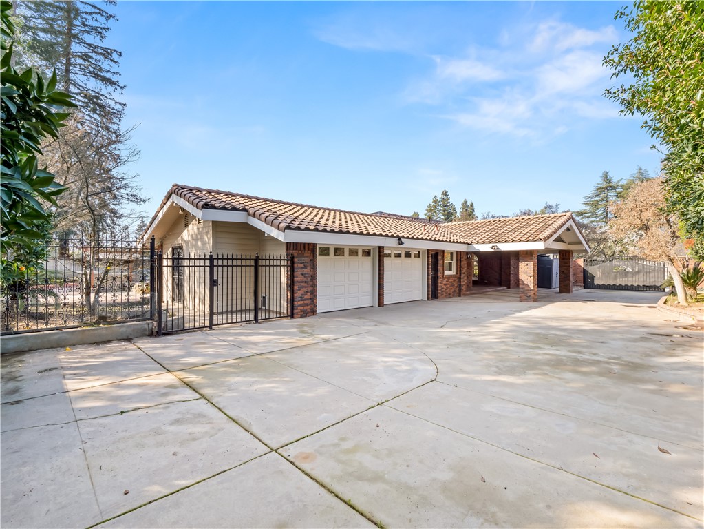 2527 W San Madele, Fresno, CA 93711