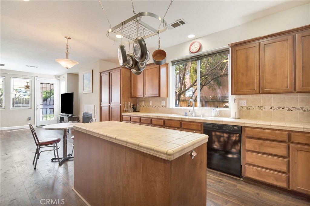 6367 E Dayton Ave, Fresno, CA 93727