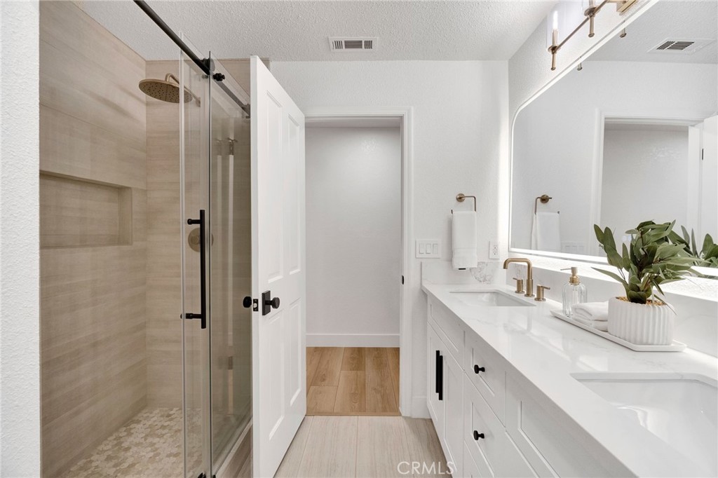 3737 W Minarets Ave, Fresno, CA 93711