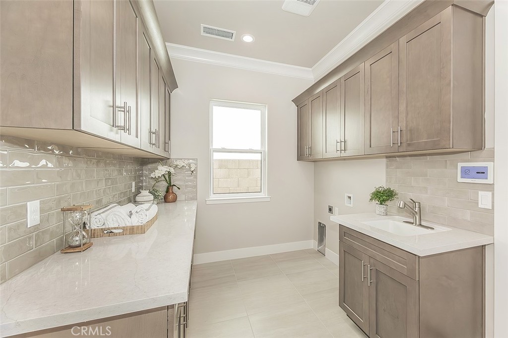 11421 N Live Oak Dr, Fresno, CA 93730