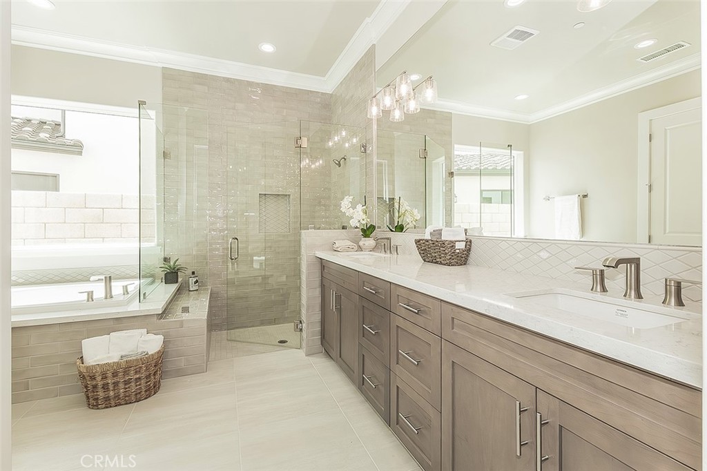 11421 N Live Oak Dr, Fresno, CA 93730