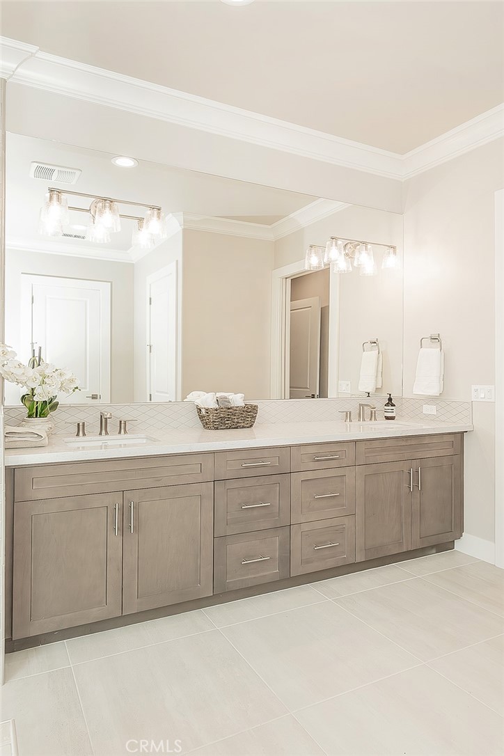 11421 N Live Oak Dr, Fresno, CA 93730