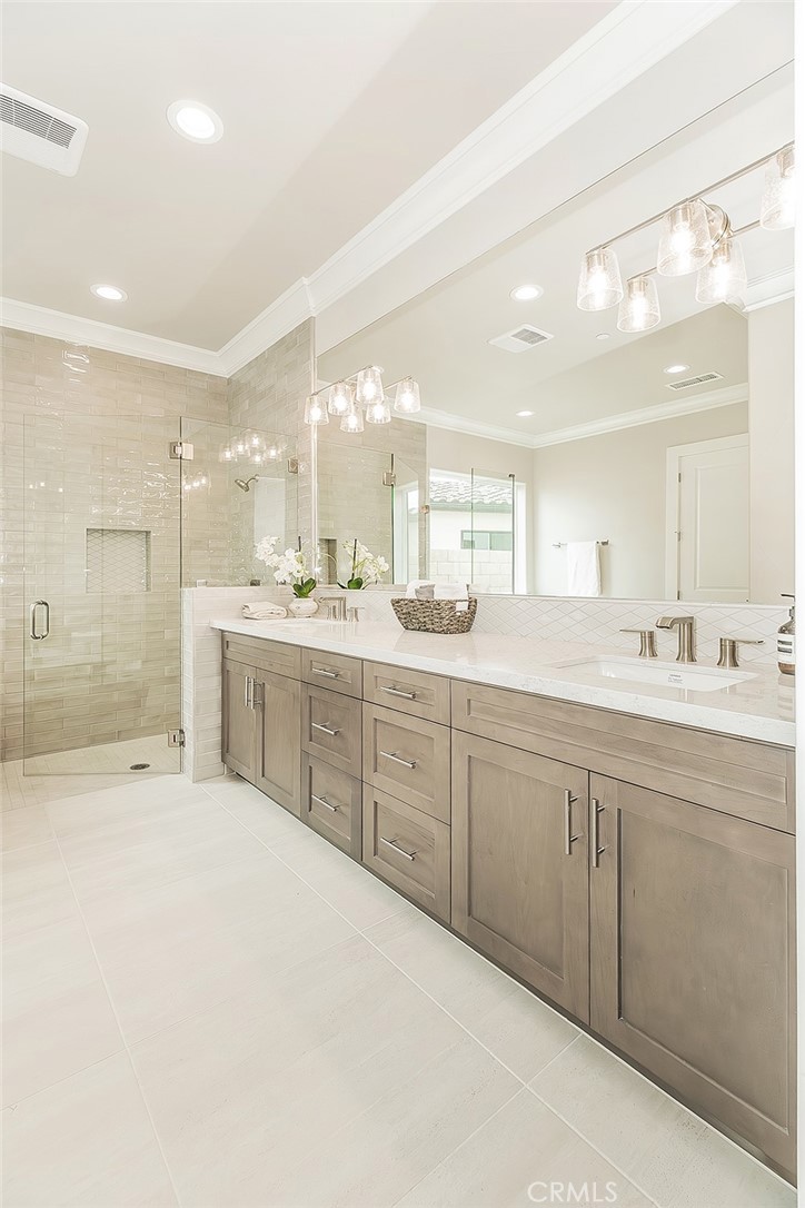 11421 N Live Oak Dr, Fresno, CA 93730