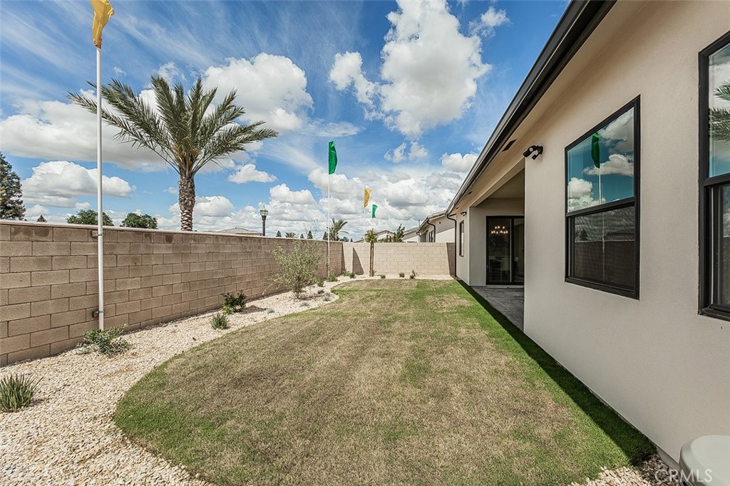 11421 N Live Oak Dr, Fresno, CA 93730