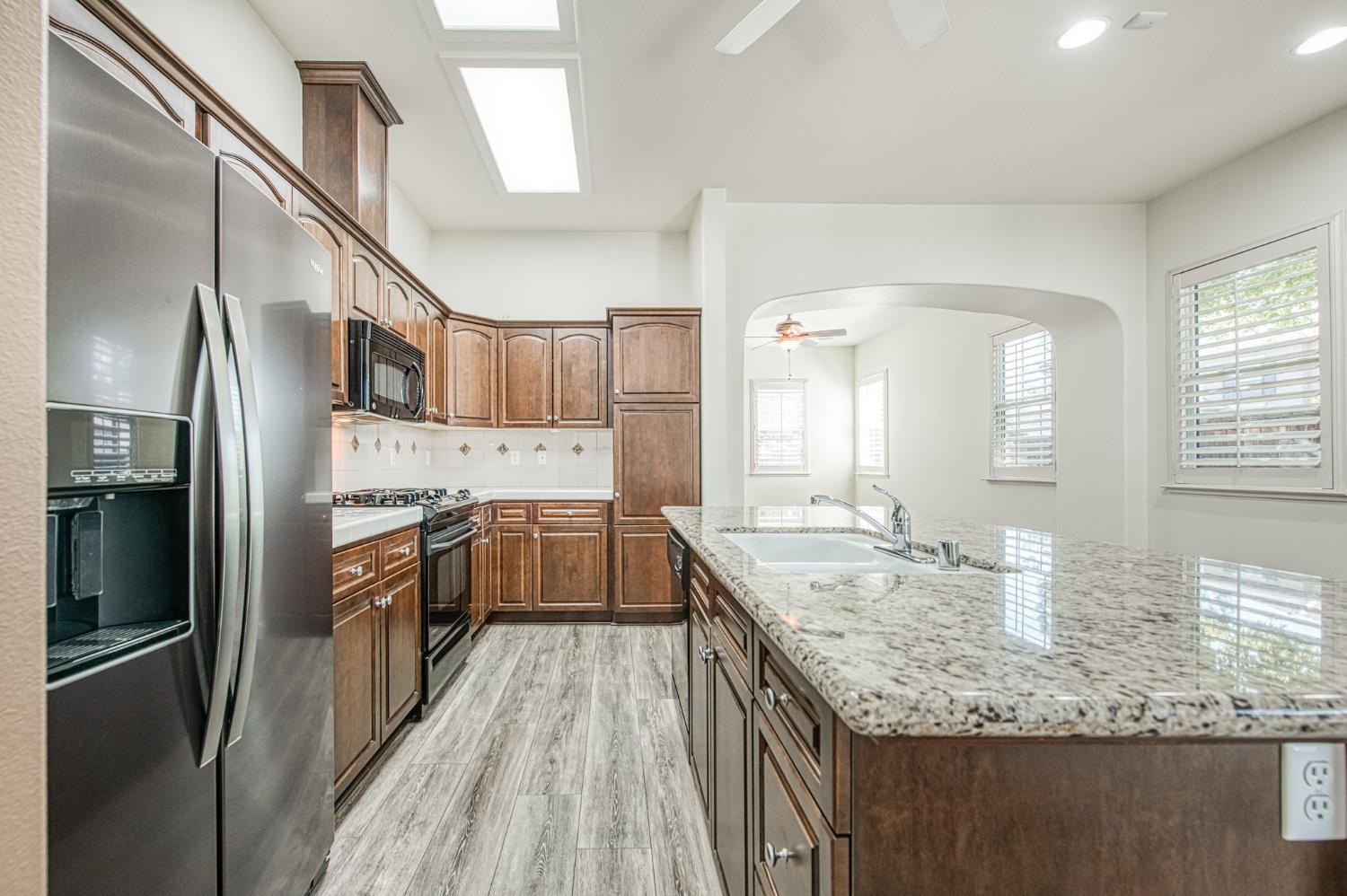 3623 W Black Walnut Ln, Fresno, CA 93711
