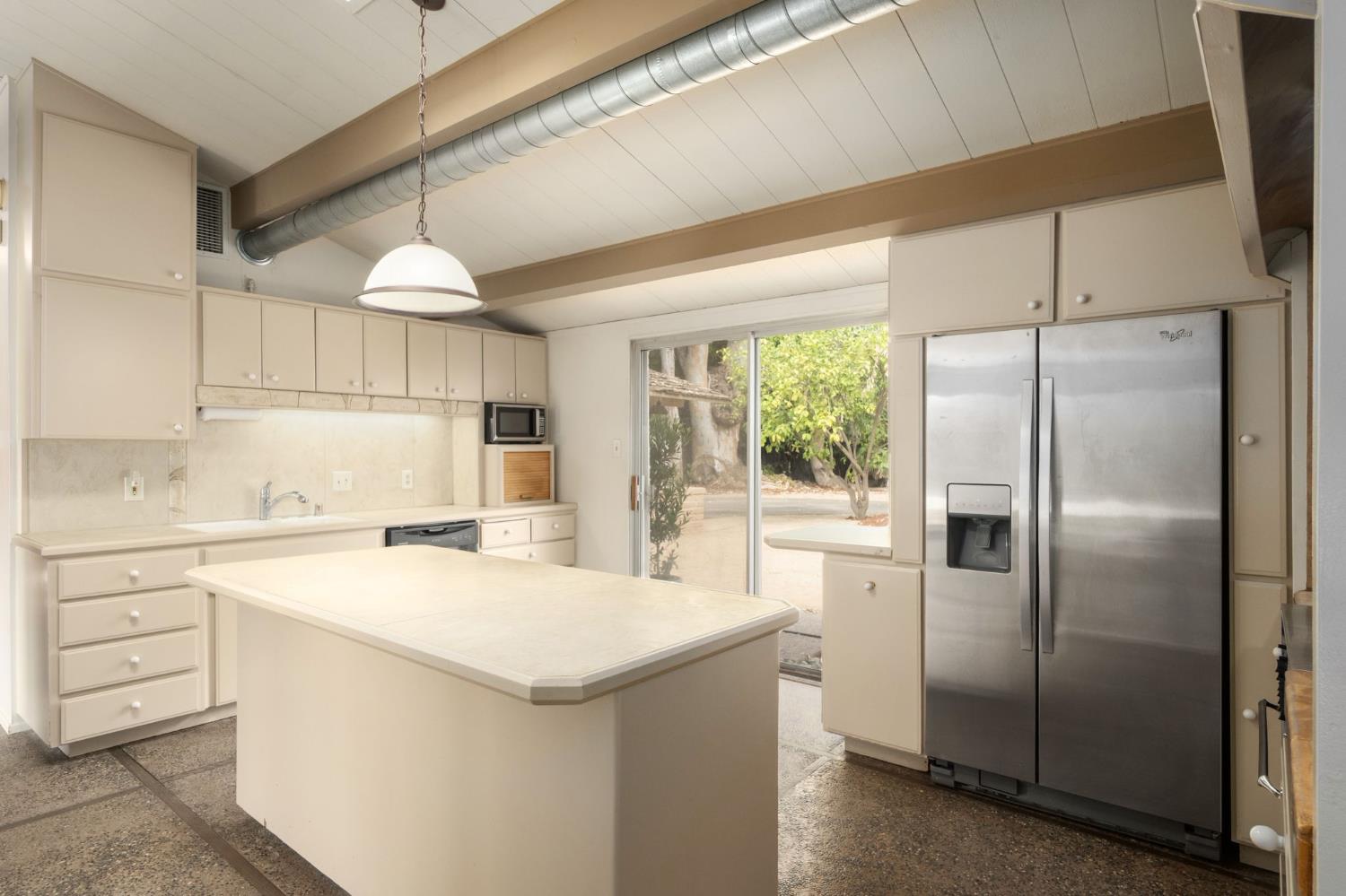 1685 W Robinwood Ln, Fresno, CA 93711