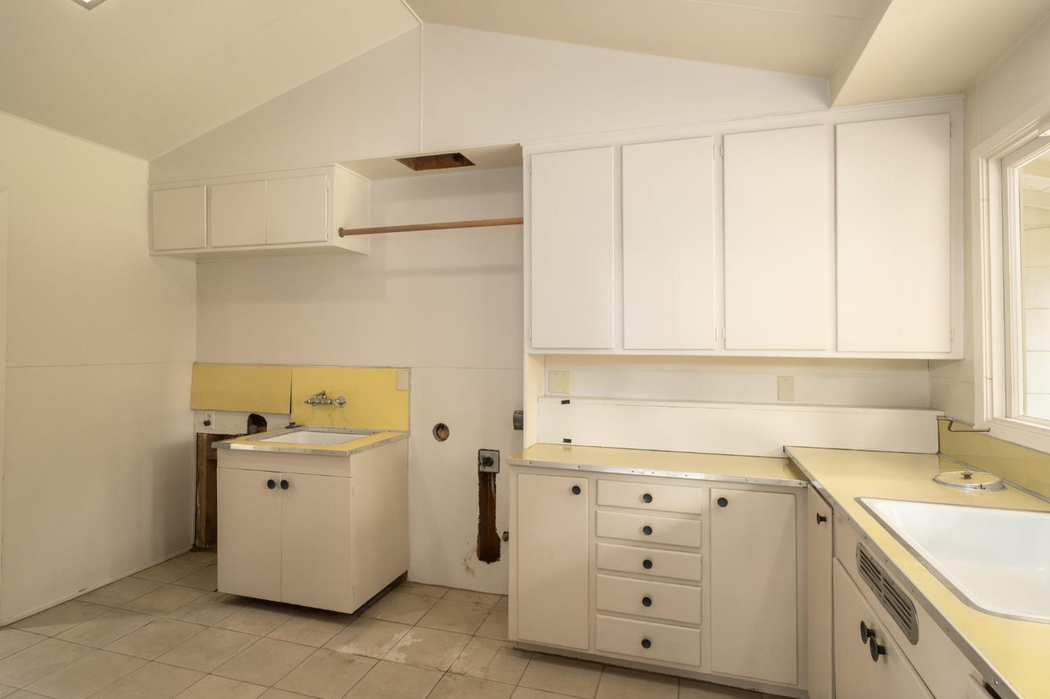 1685 W Robinwood Ln, Fresno, CA 93711