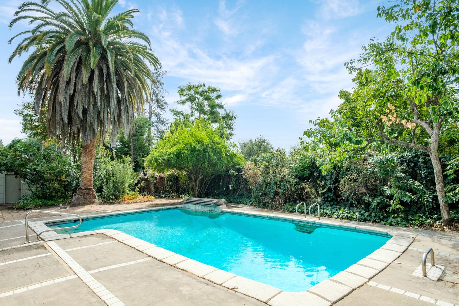 1685 W Robinwood Ln, Fresno, CA 93711