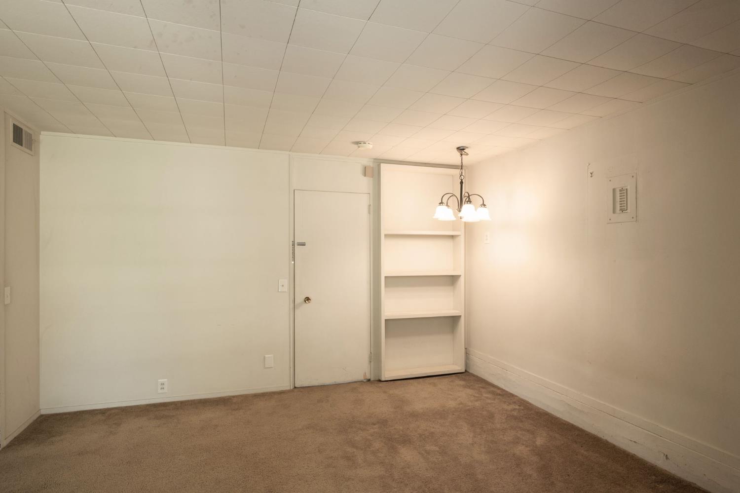1685 W Robinwood Ln, Fresno, CA 93711