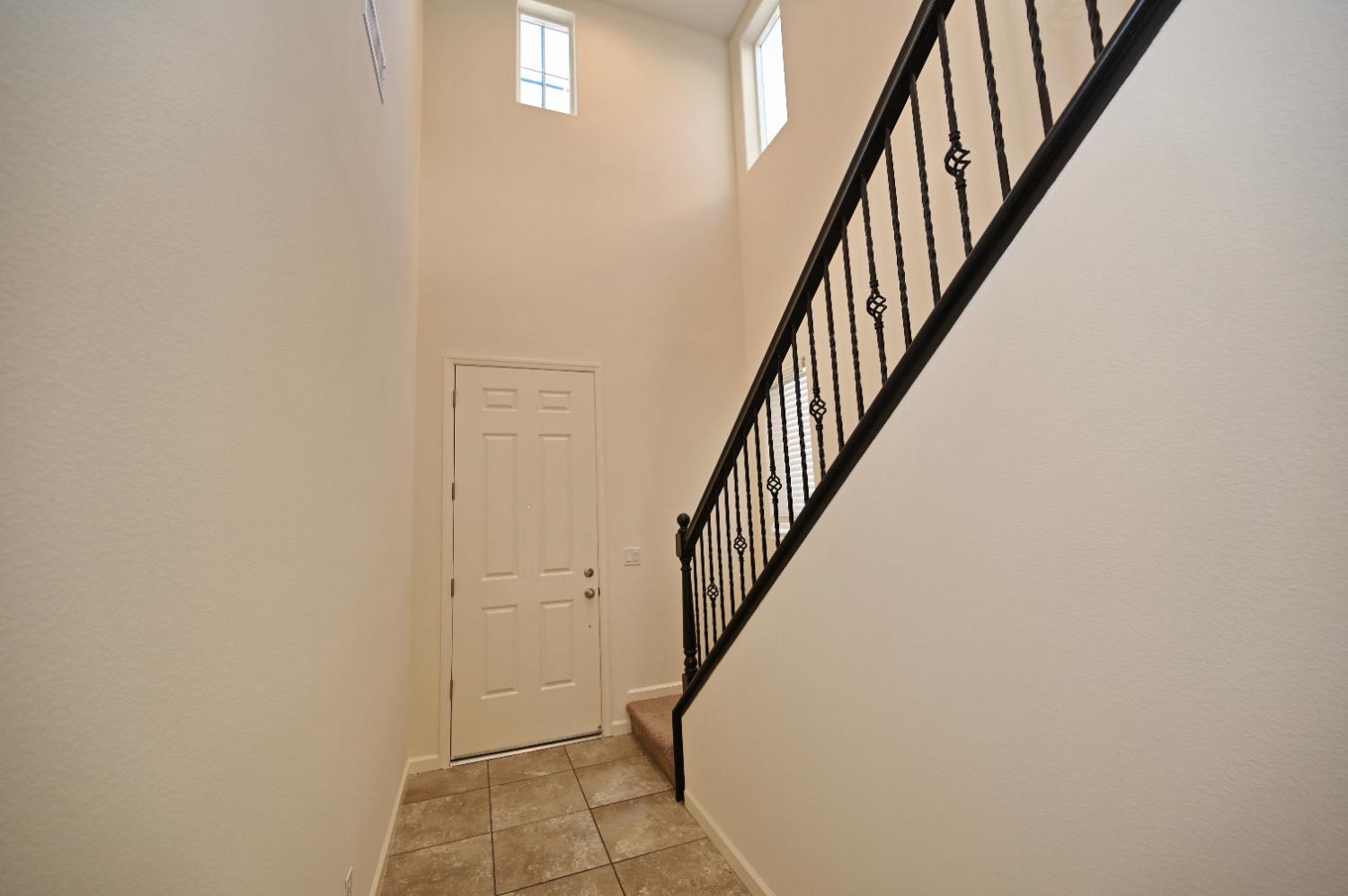 6293 E Valley Edge Dr, Fresno, CA 93727