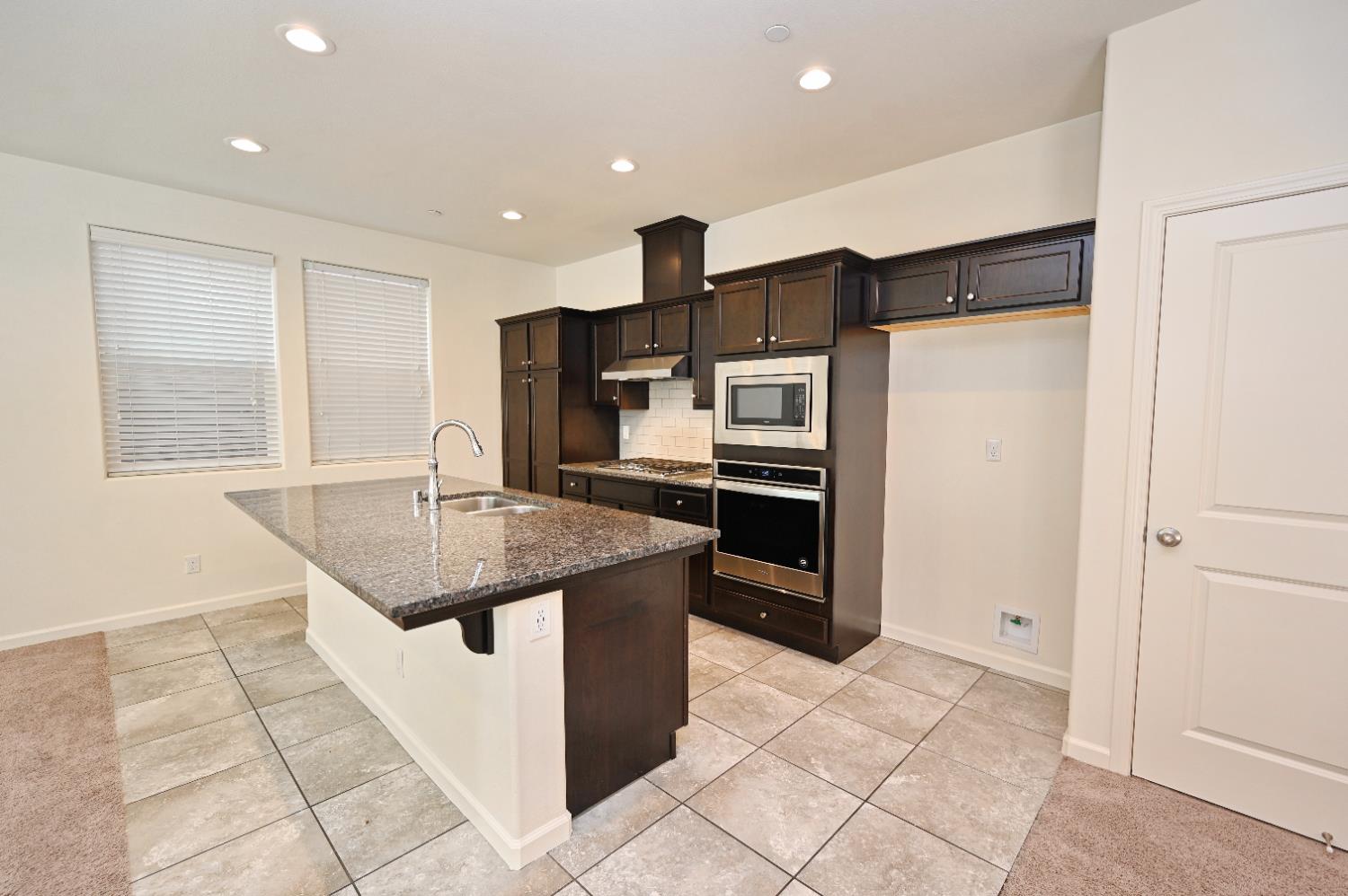 6293 E Valley Edge Dr, Fresno, CA 93727