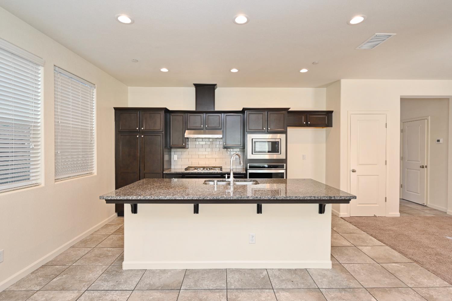 6293 E Valley Edge Dr, Fresno, CA 93727