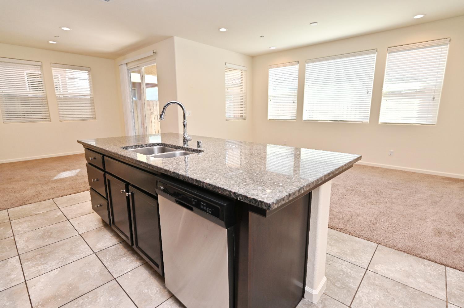 6293 E Valley Edge Dr, Fresno, CA 93727