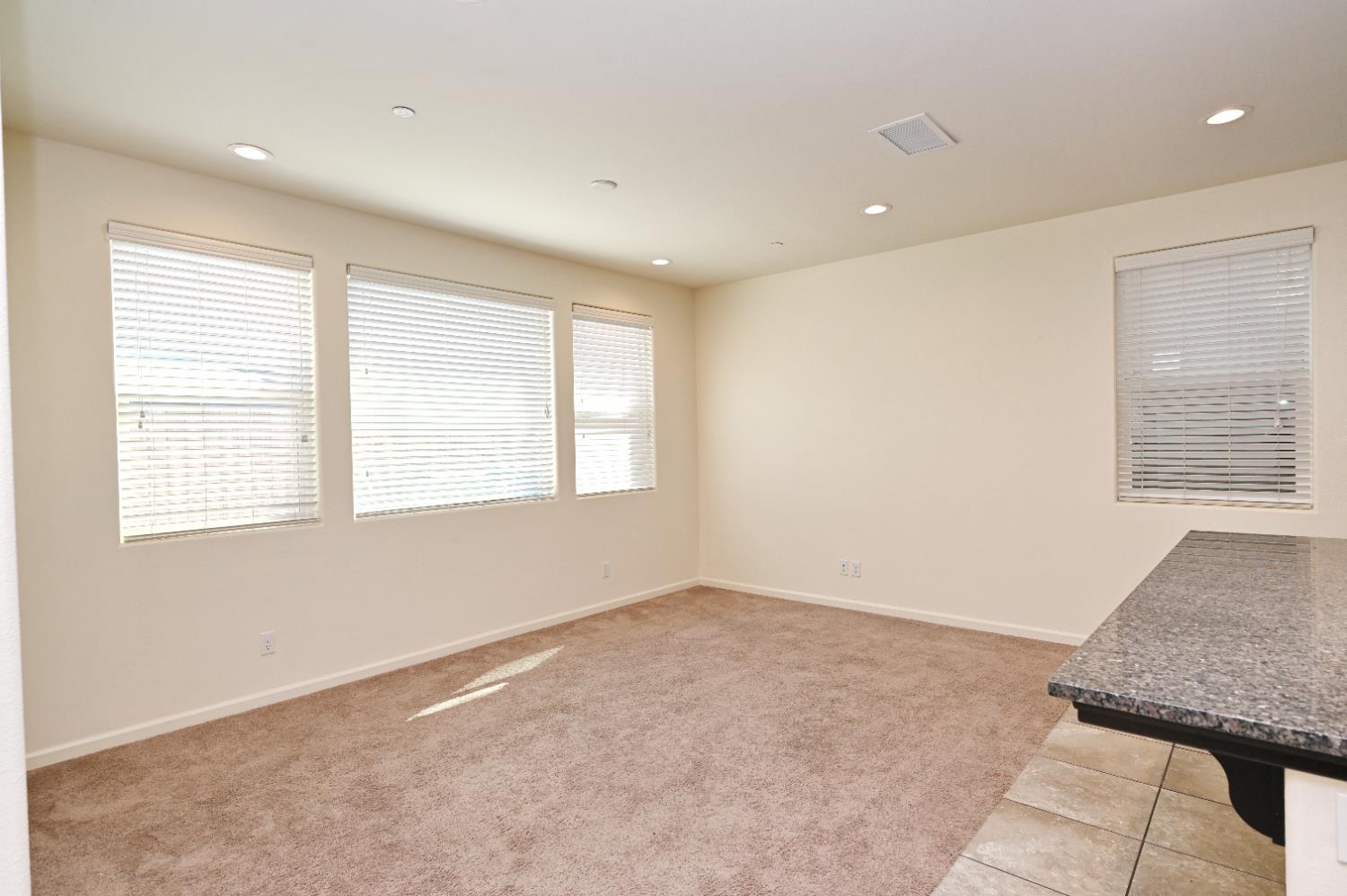 6293 E Valley Edge Dr, Fresno, CA 93727