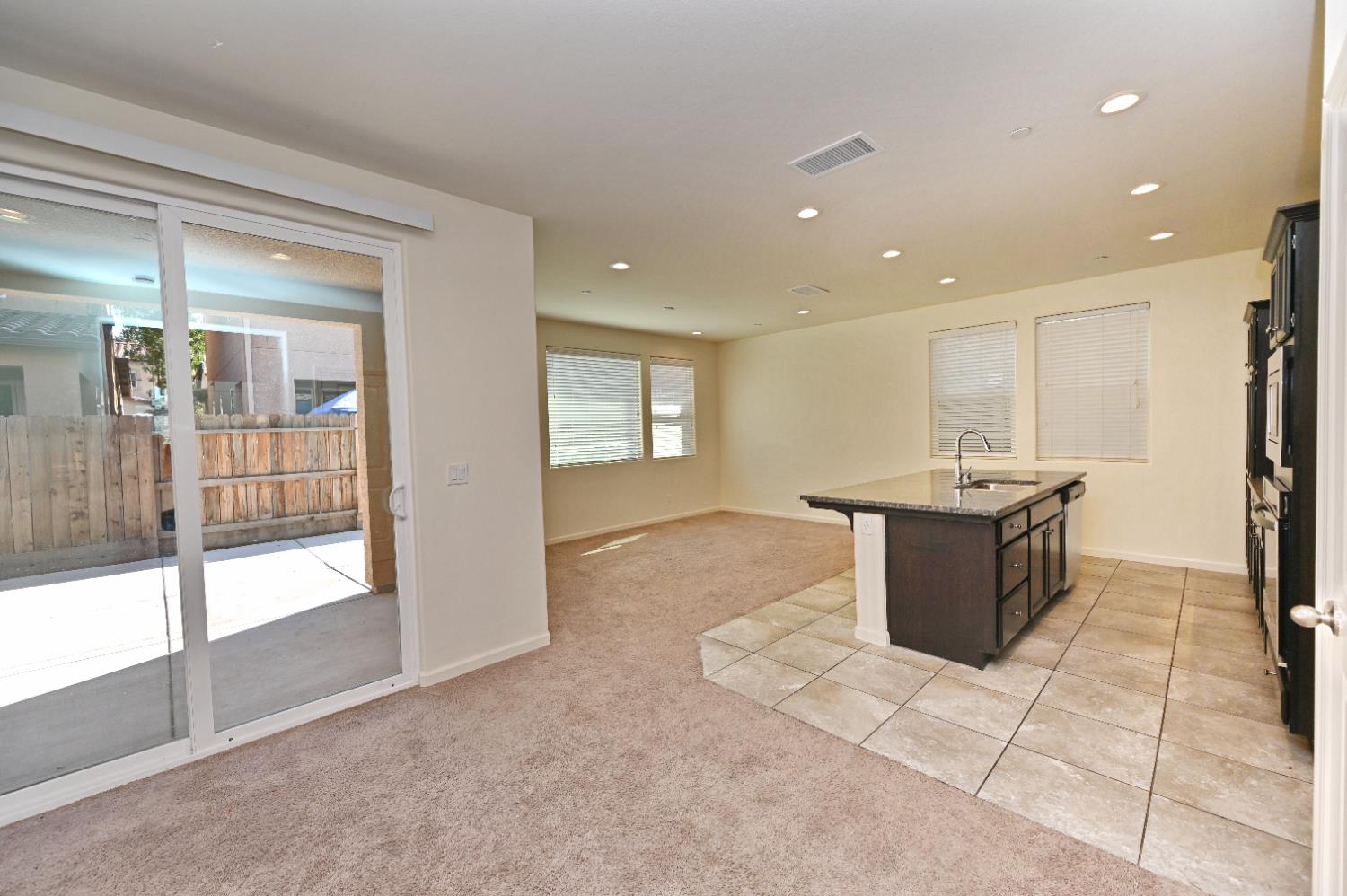 6293 E Valley Edge Dr, Fresno, CA 93727