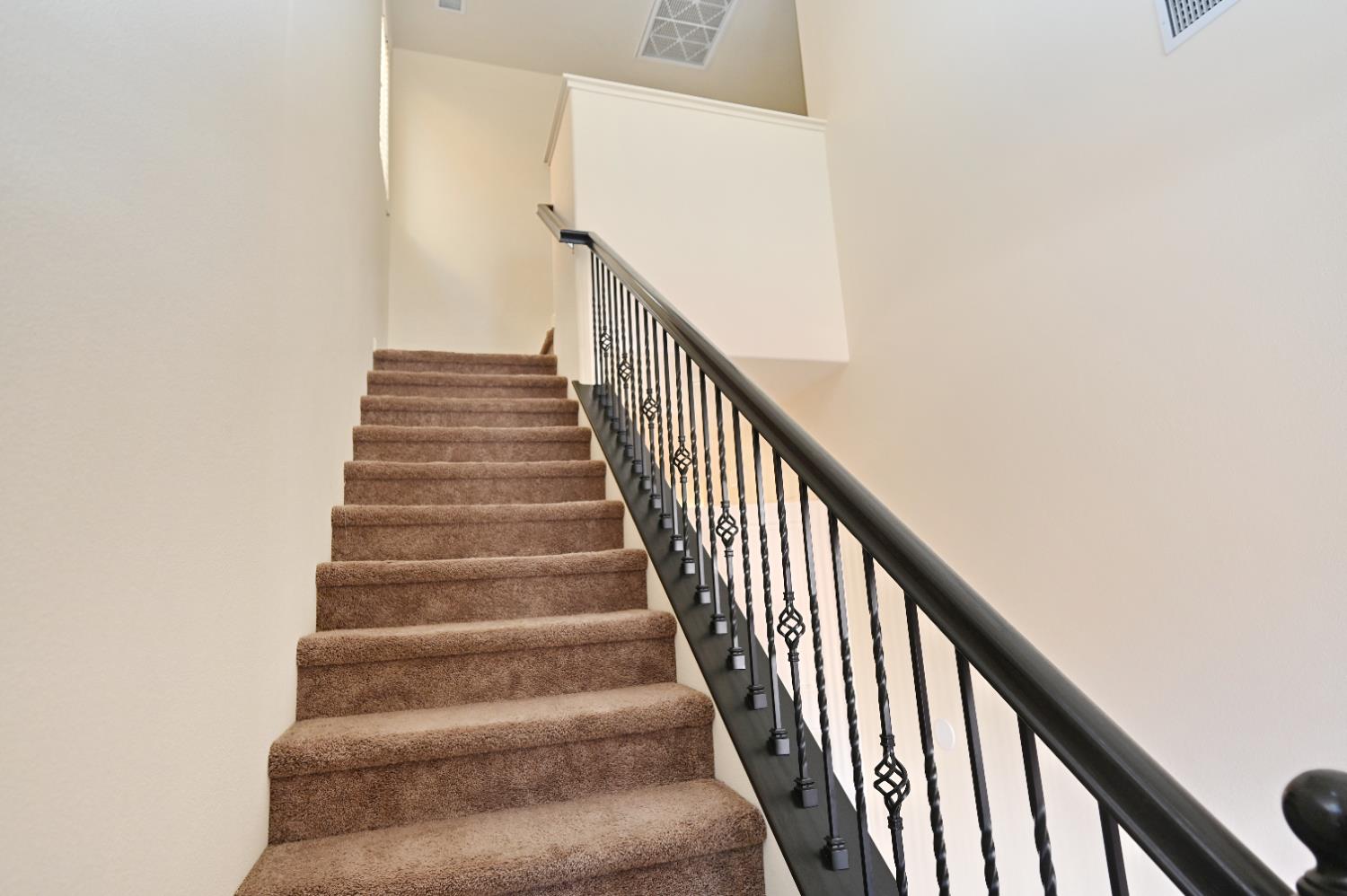 6293 E Valley Edge Dr, Fresno, CA 93727