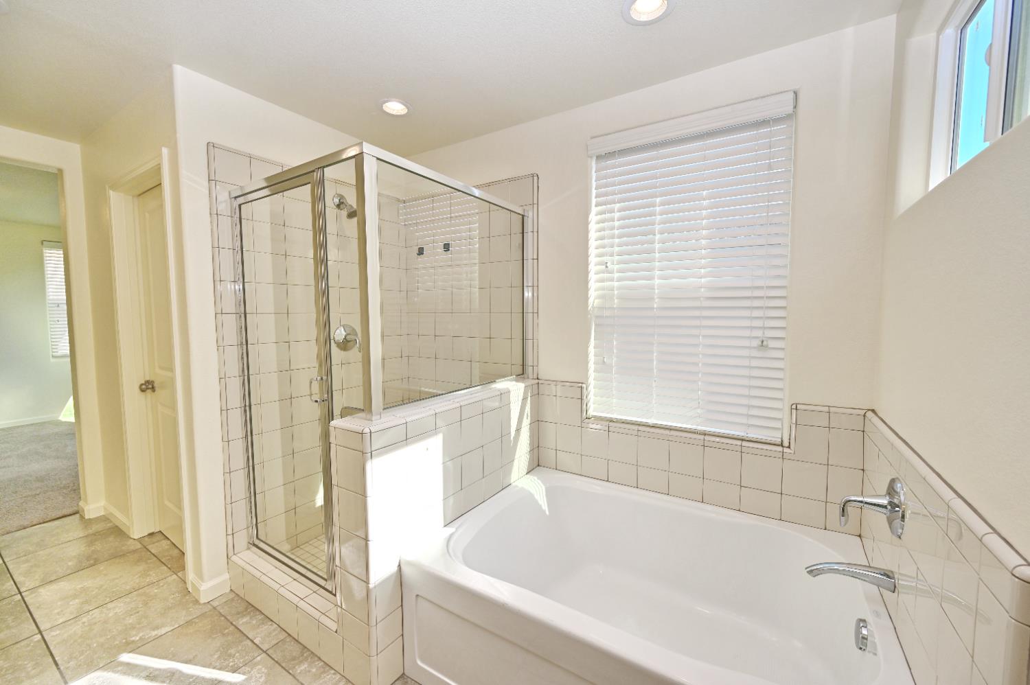 6293 E Valley Edge Dr, Fresno, CA 93727