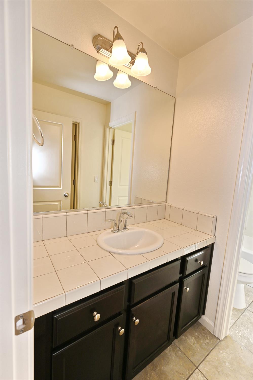 6293 E Valley Edge Dr, Fresno, CA 93727
