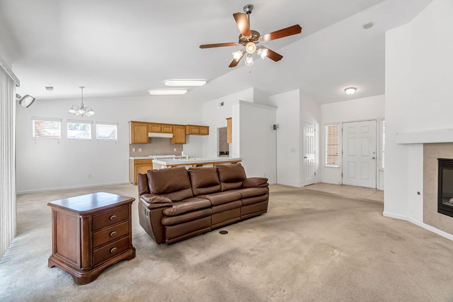 5565 W Lamona Ave, Fresno, CA 93722