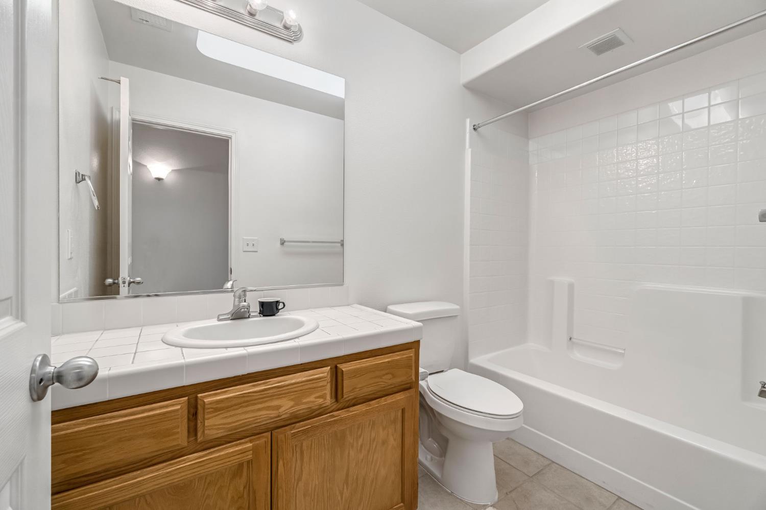 5565 W Lamona Ave, Fresno, CA 93722