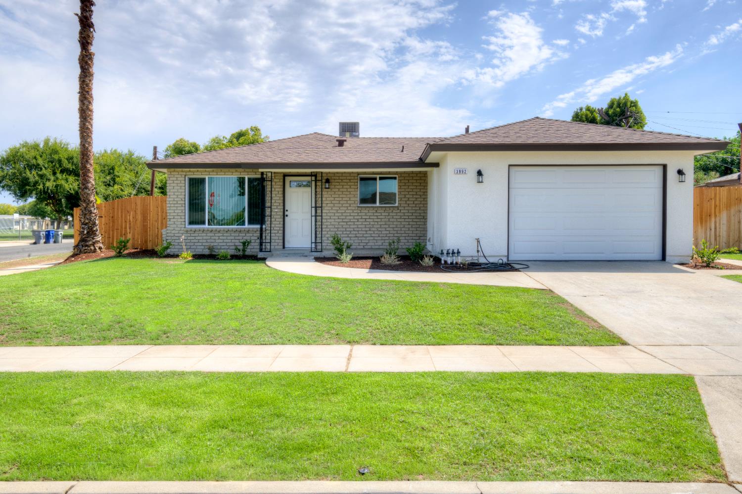 3992 N Briarwood Ave, Fresno, CA 93705