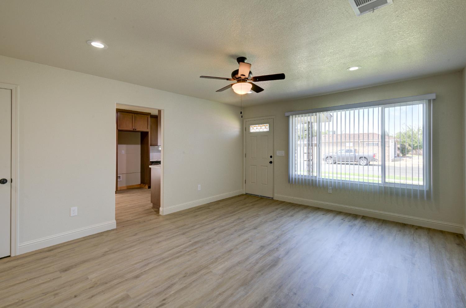 3992 N Briarwood Ave, Fresno, CA 93705
