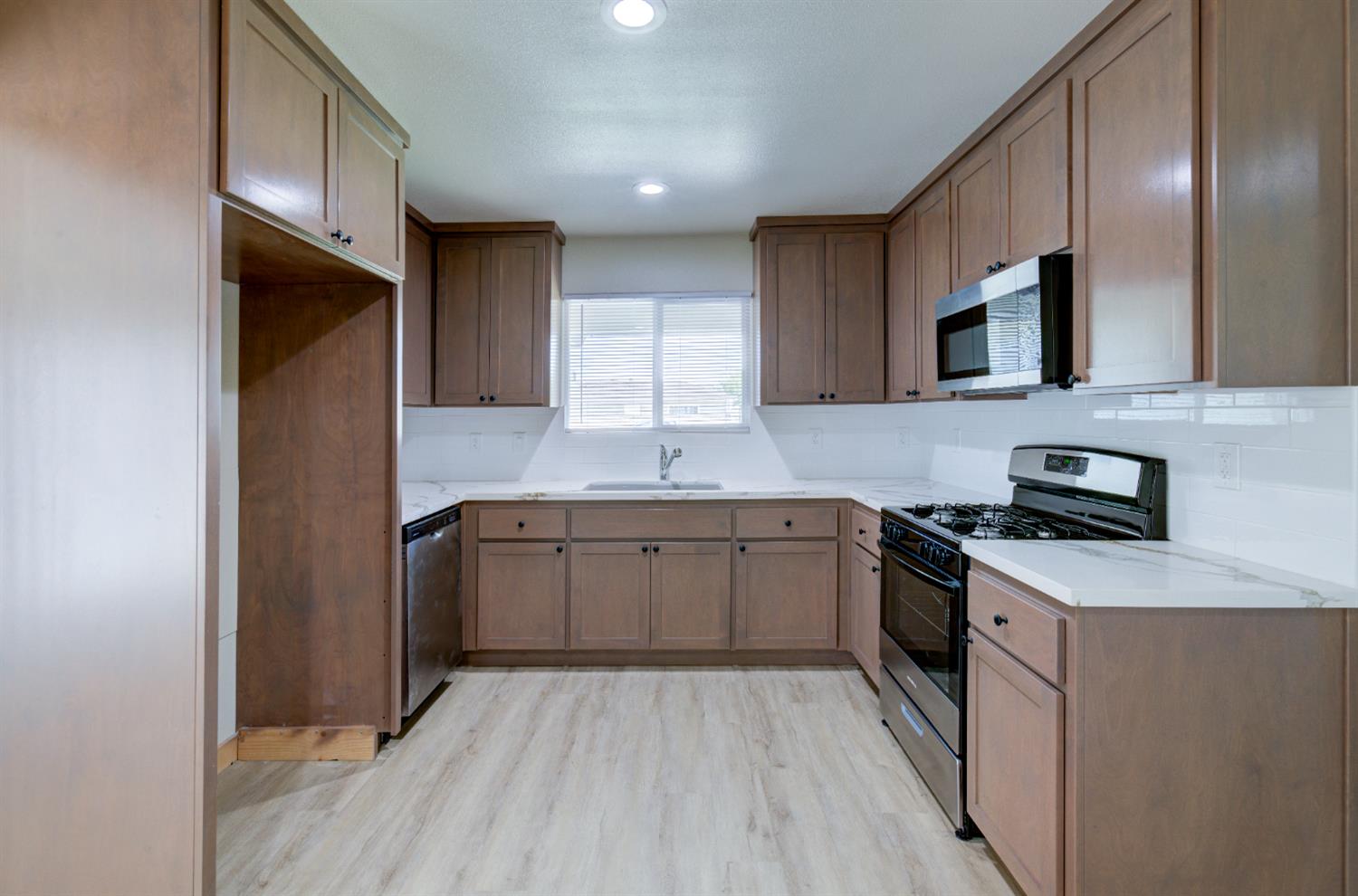 3992 N Briarwood Ave, Fresno, CA 93705
