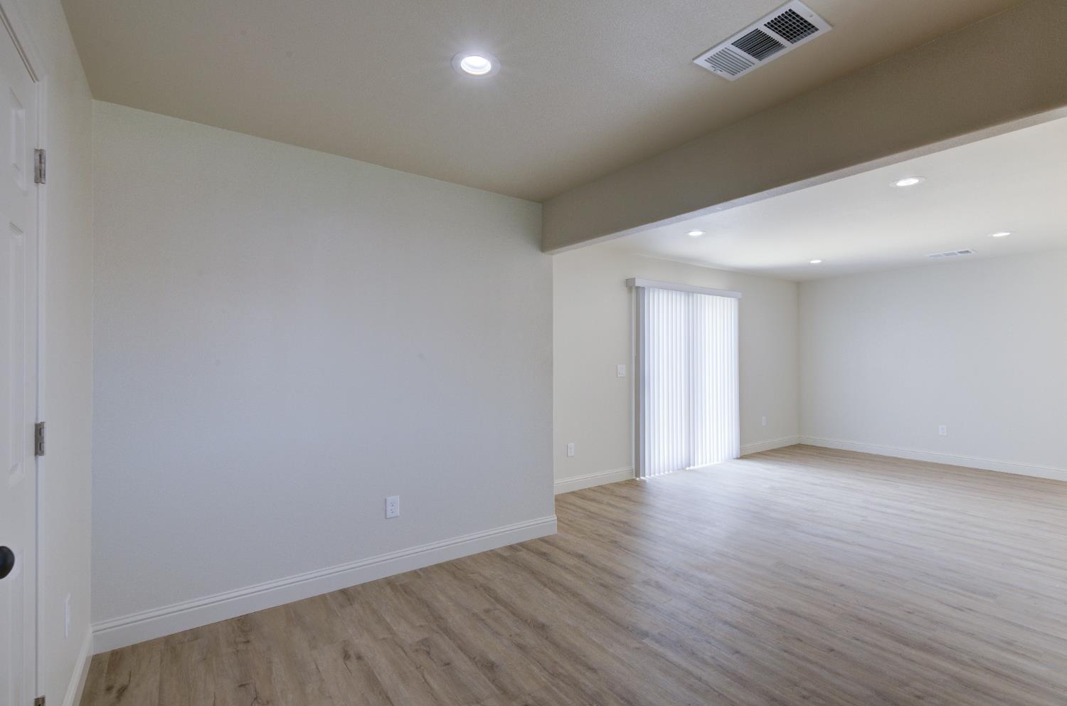 3992 N Briarwood Ave, Fresno, CA 93705
