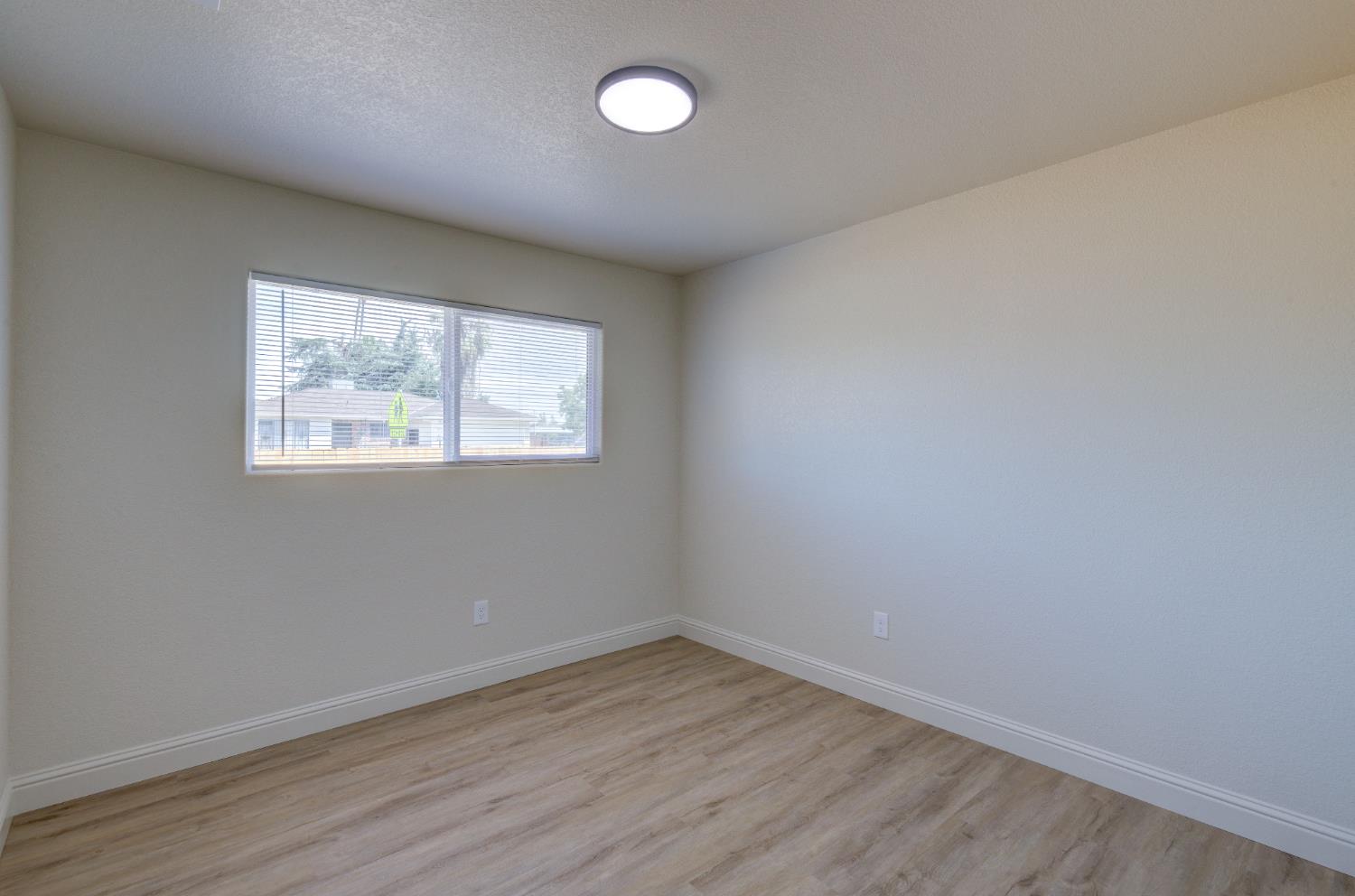 3992 N Briarwood Ave, Fresno, CA 93705