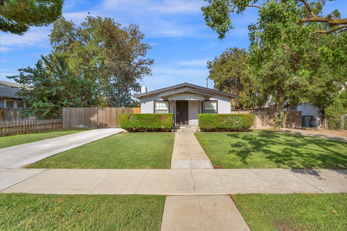1905 N Vagedes, Fresno, CA 93705