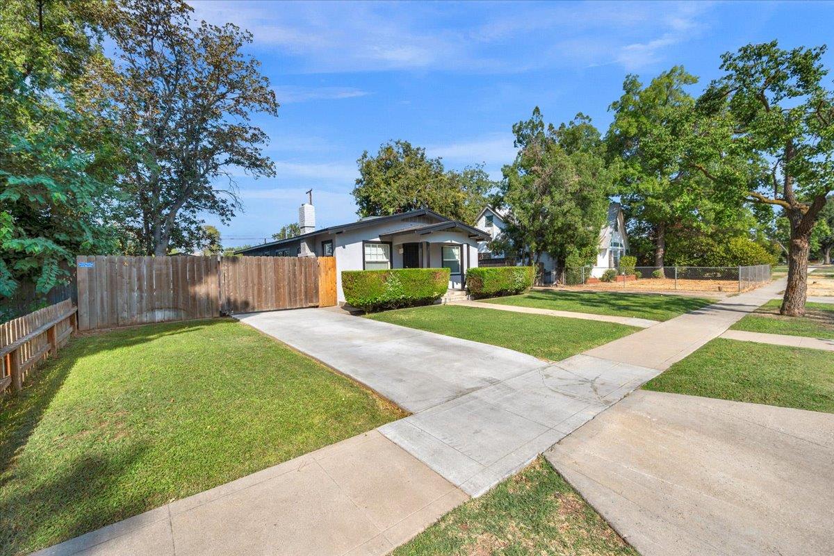 1905 N Vagedes, Fresno, CA 93705