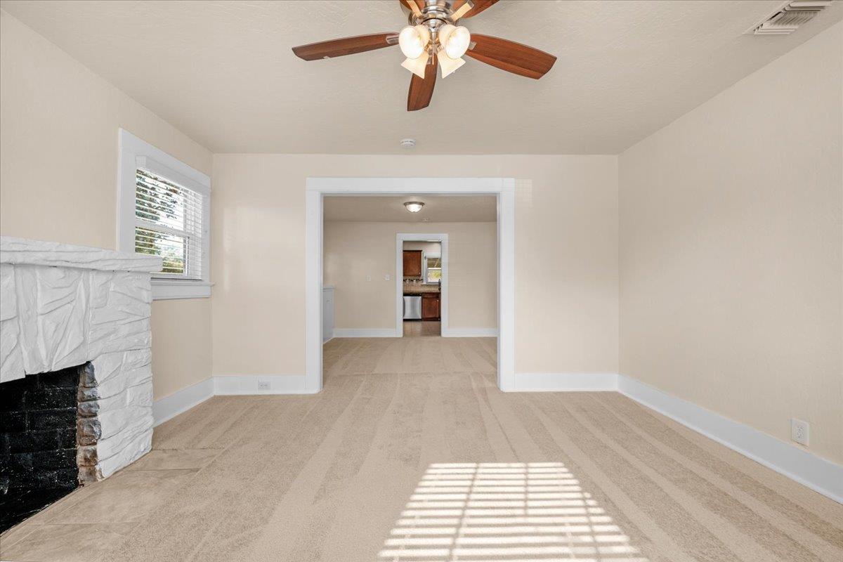 1905 N Vagedes, Fresno, CA 93705