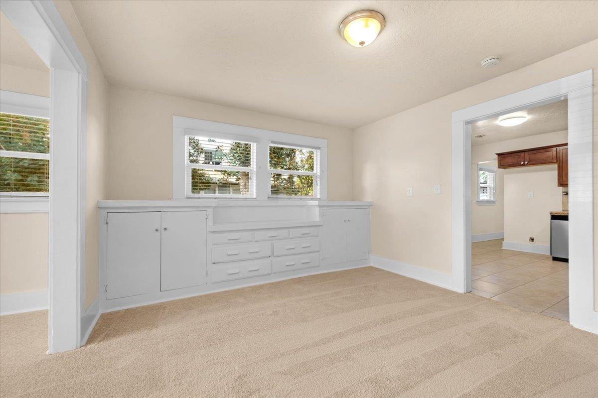 1905 N Vagedes, Fresno, CA 93705