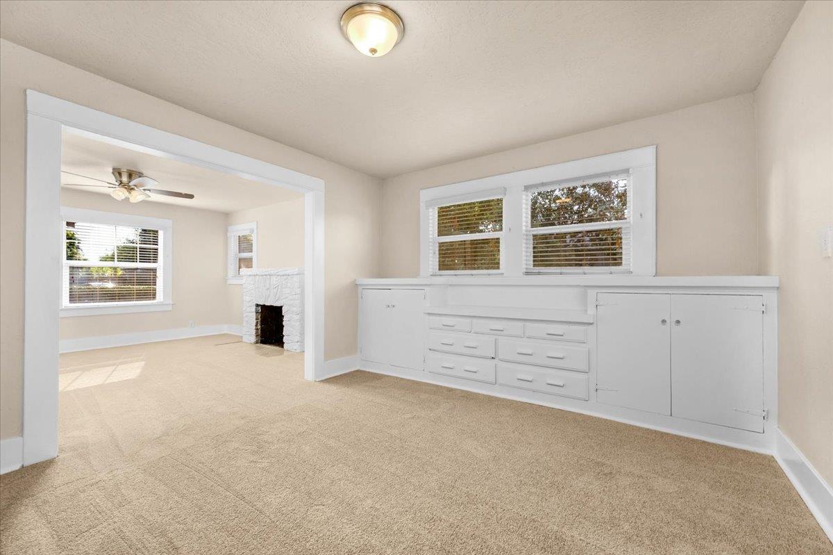 1905 N Vagedes, Fresno, CA 93705
