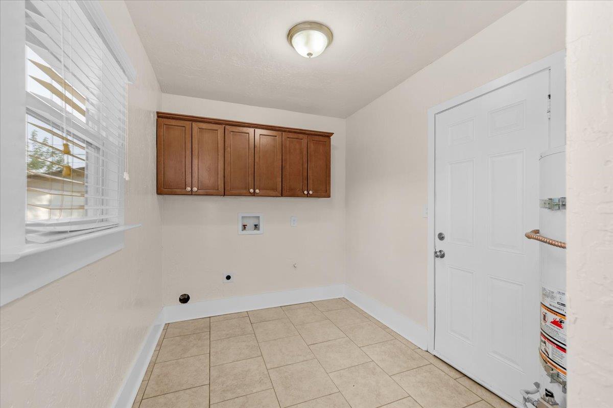 1905 N Vagedes, Fresno, CA 93705