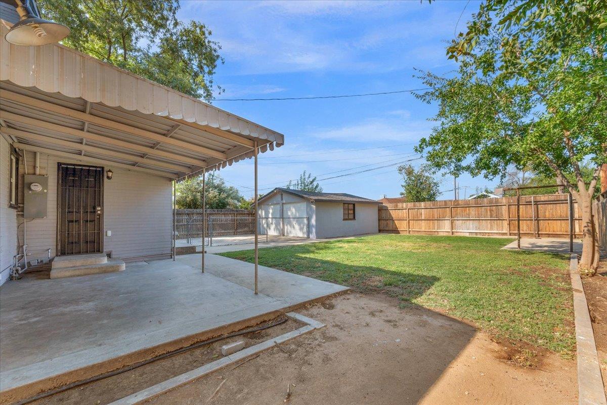 1905 N Vagedes, Fresno, CA 93705