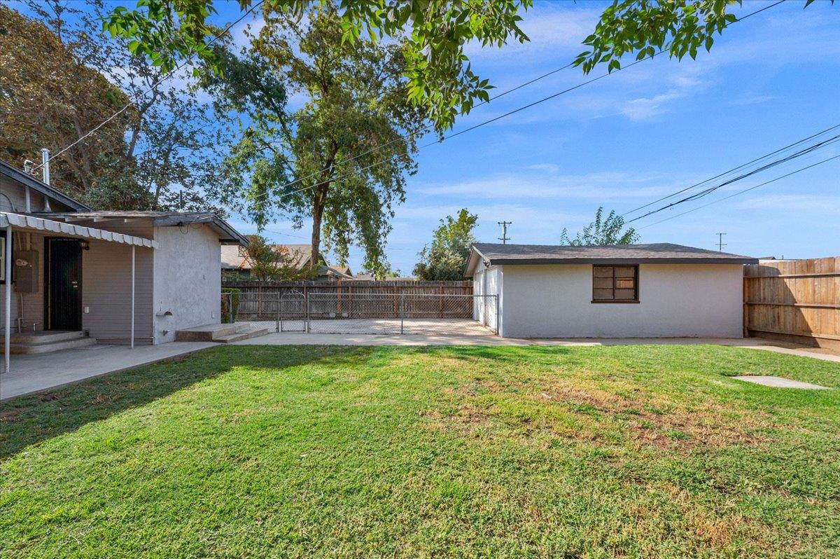 1905 N Vagedes, Fresno, CA 93705