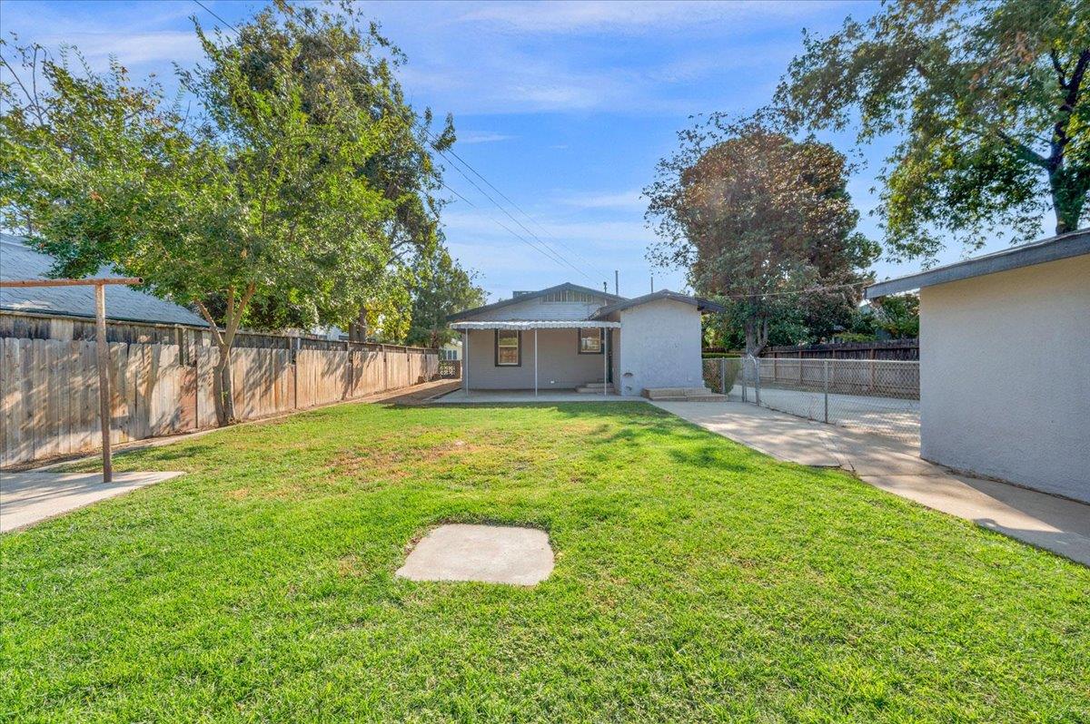1905 N Vagedes, Fresno, CA 93705